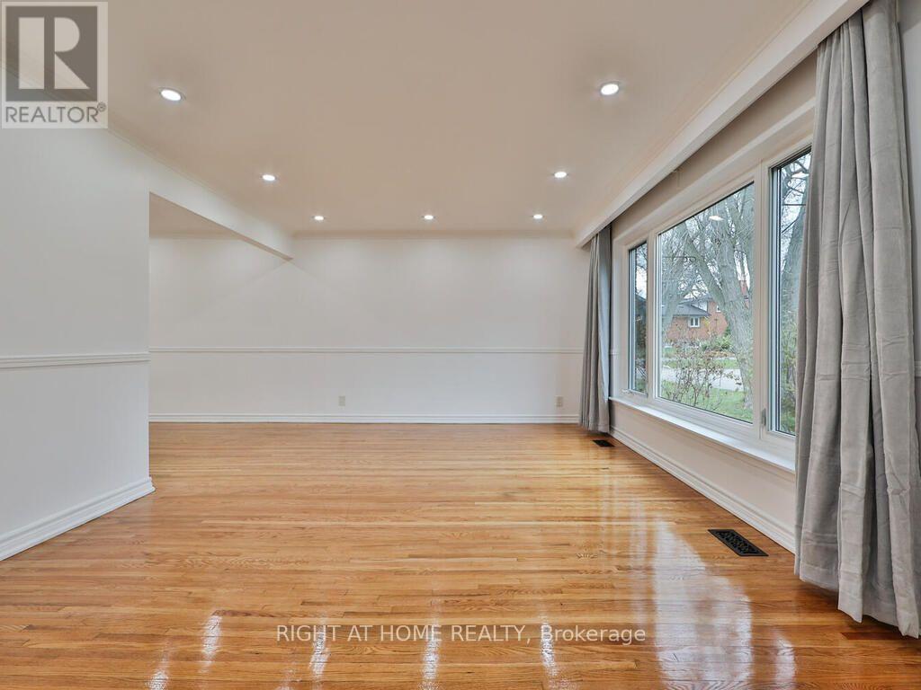 9 Allister Avenue, Toronto, Ontario  M1M 3K7 - Photo 3 - E13737924