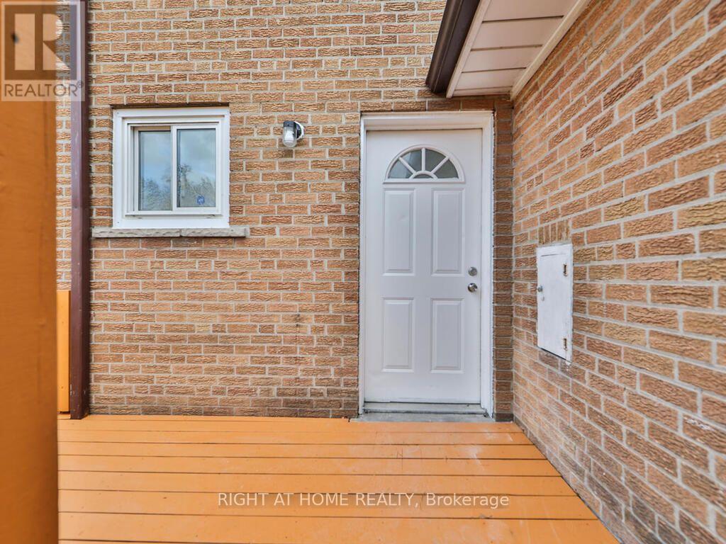 9 Allister Avenue, Toronto, Ontario  M1M 3K7 - Photo 32 - E13737924