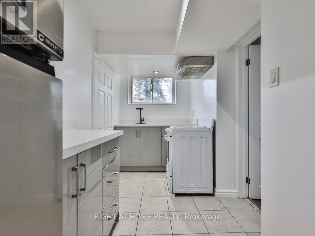 9 Allister Avenue, Toronto, Ontario  M1M 3K7 - Photo 38 - E13737924