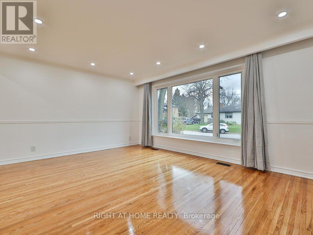 9 Allister Avenue, Toronto, Ontario  M1M 3K7 - Photo 4 - E13737924