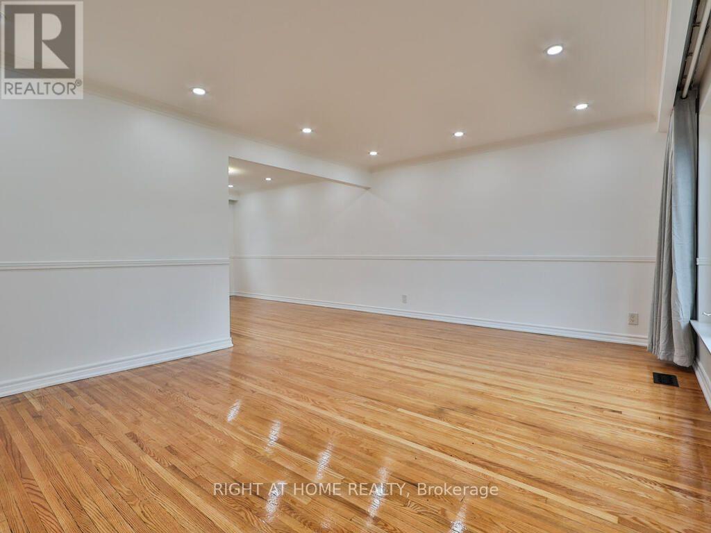 9 Allister Avenue, Toronto, Ontario  M1M 3K7 - Photo 5 - E13737924