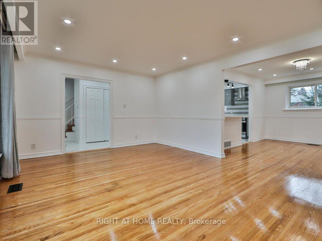9 Allister Avenue, Toronto, Ontario  M1M 3K7 - Photo 8 - E13737924
