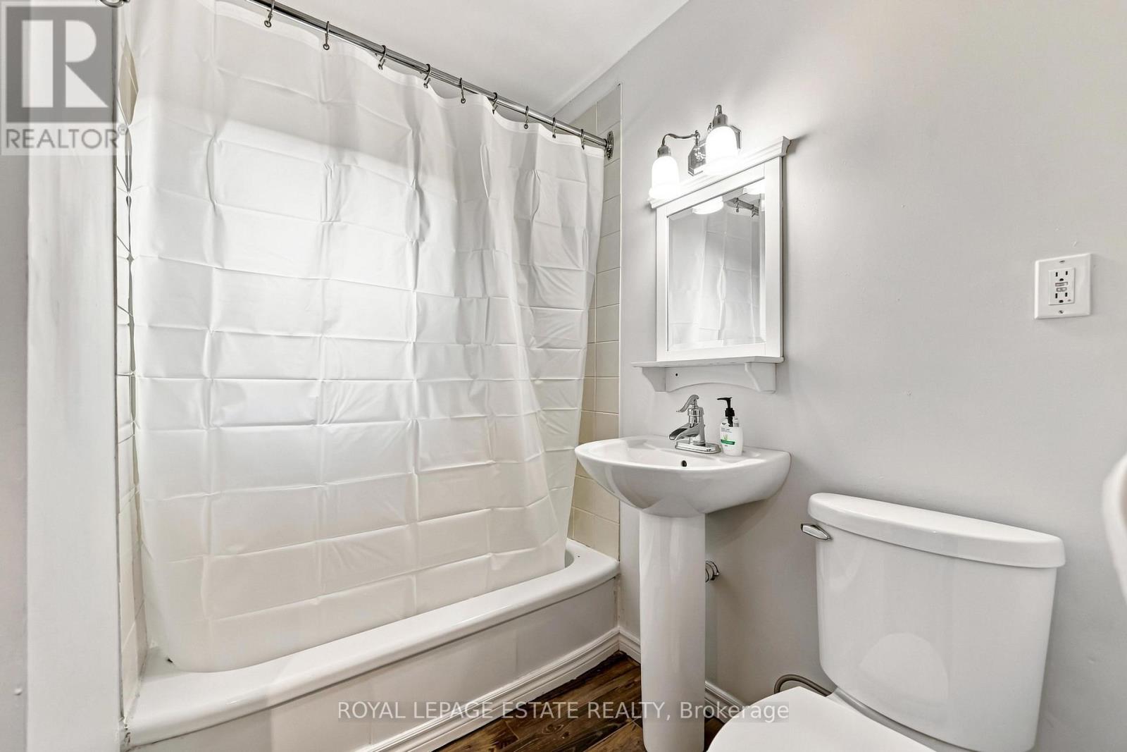Upper - 17 Arden Crescent, Toronto, Ontario  M1L 3R6 - Photo 13 - E13737996