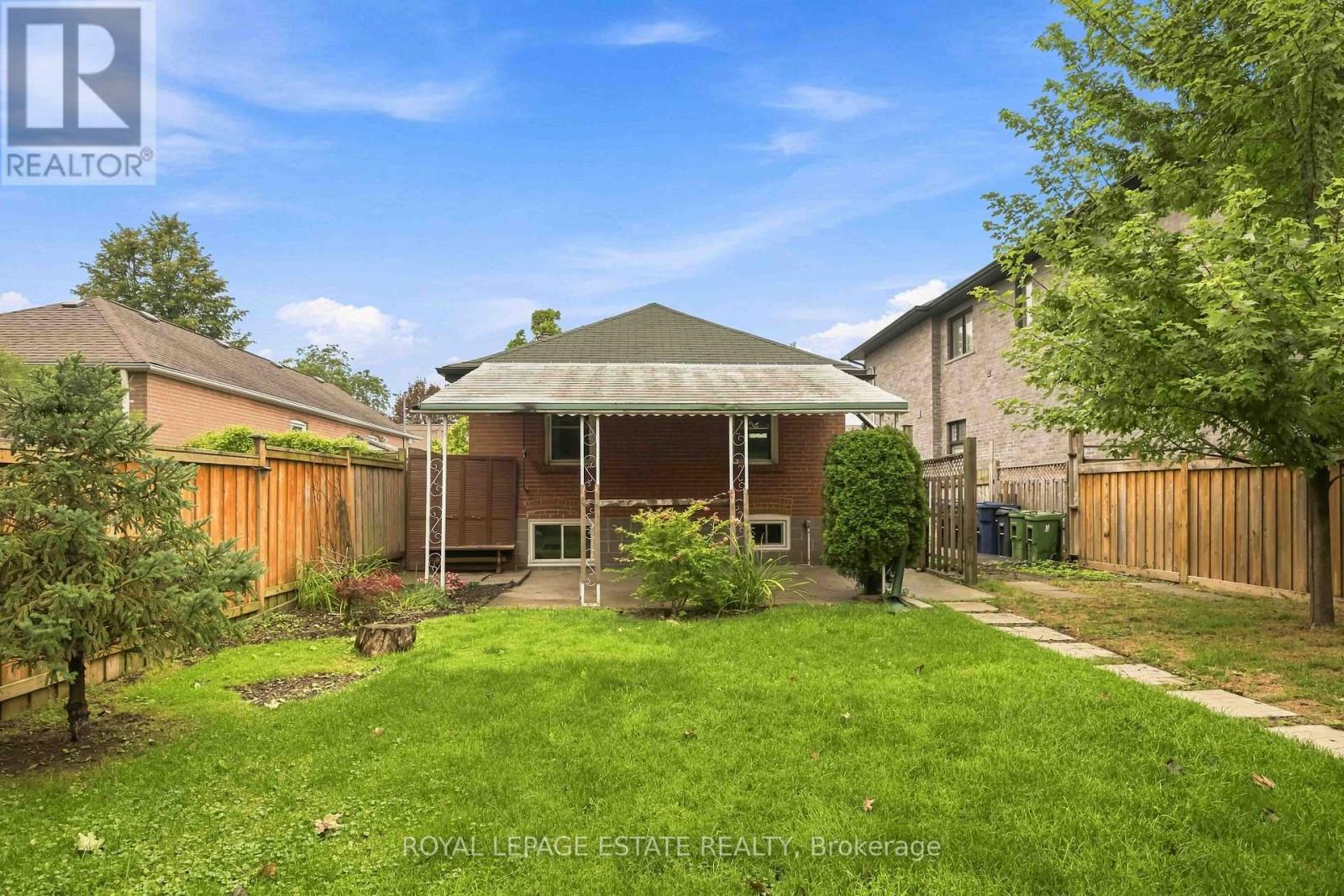 Upper - 17 Arden Crescent, Toronto, Ontario  M1L 3R6 - Photo 14 - E13737996