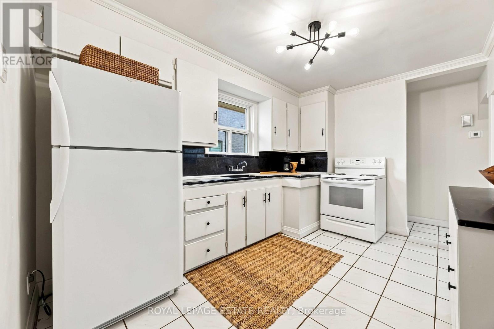 Upper - 17 Arden Crescent, Toronto, Ontario  M1L 3R6 - Photo 9 - E13737996