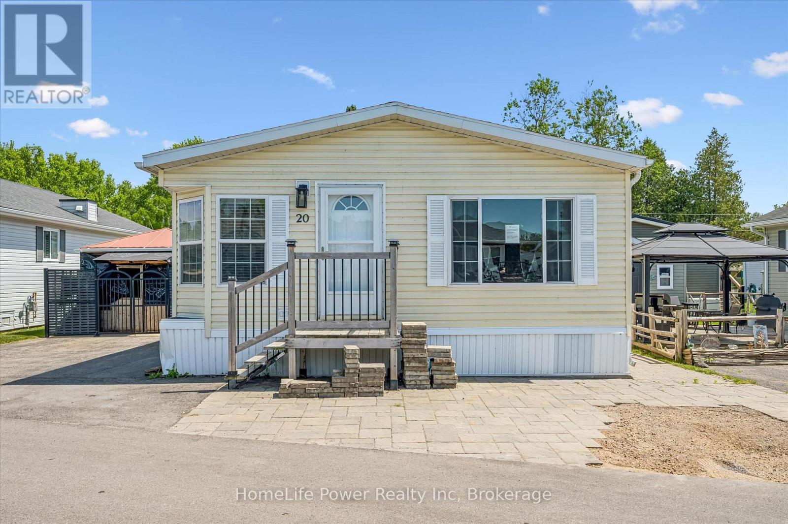 20 Elm Street, Puslinch, Ontario  N0B 2J0 - Photo 1 - X13737876