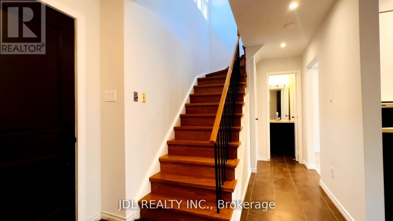 127 Huntington Park Drive, Markham, Ontario  L3T 7C8 - Photo 10 - N13737932