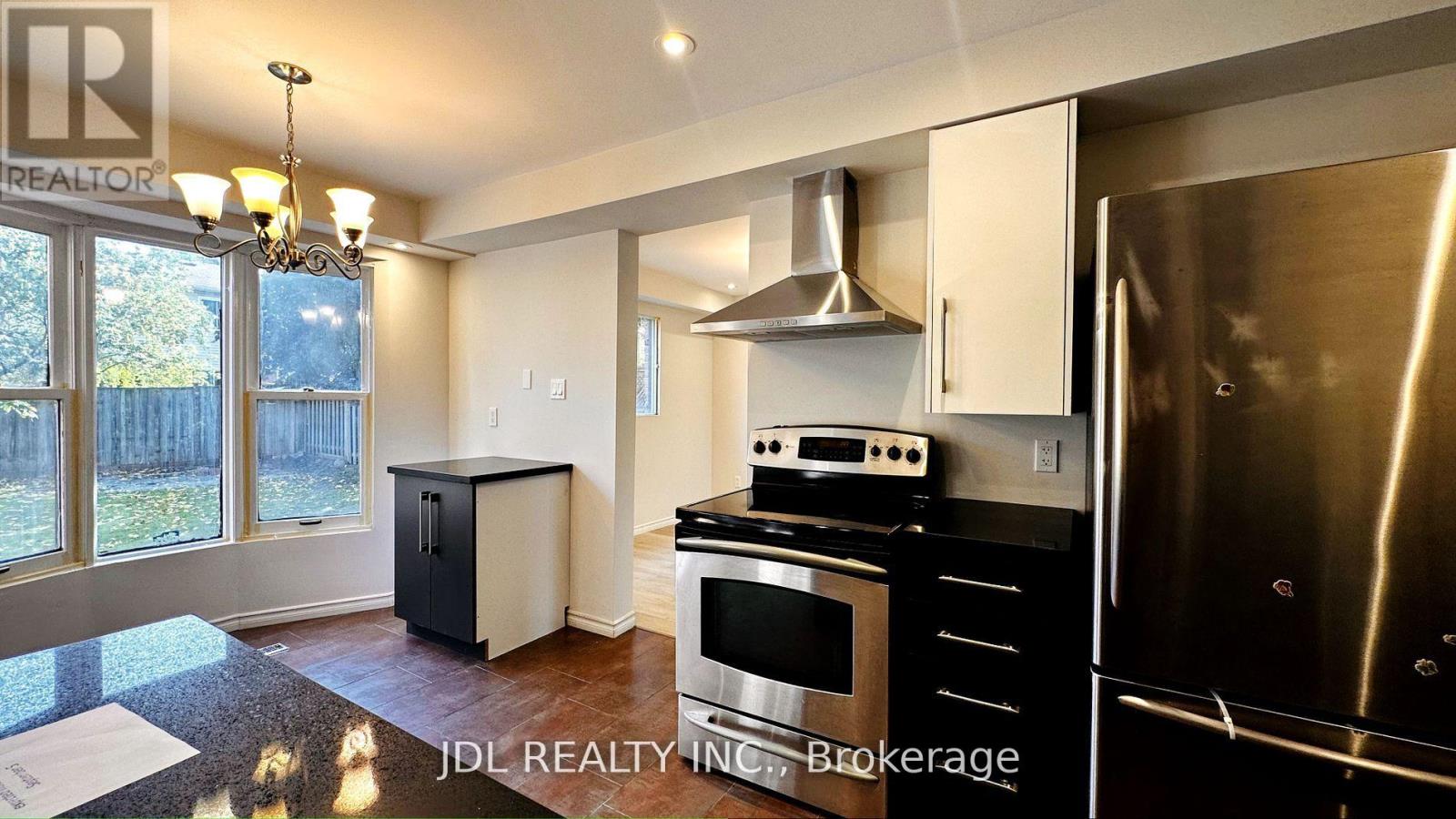 127 Huntington Park Drive, Markham, Ontario  L3T 7C8 - Photo 2 - N13737932