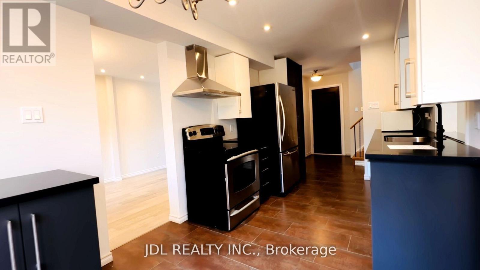 127 Huntington Park Drive, Markham, Ontario  L3T 7C8 - Photo 3 - N13737932