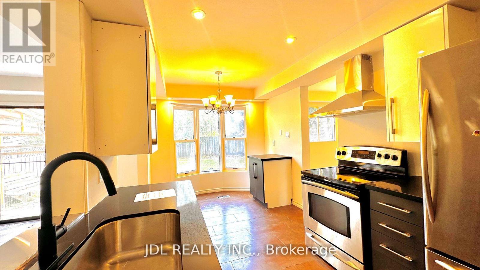 127 Huntington Park Drive, Markham, Ontario  L3T 7C8 - Photo 4 - N13737932
