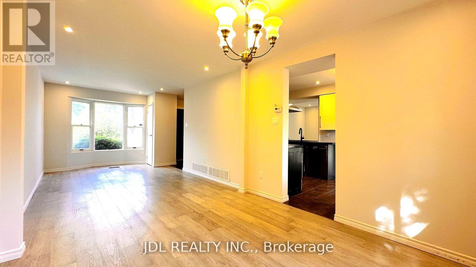 127 Huntington Park Drive, Markham, Ontario  L3T 7C8 - Photo 5 - N13737932