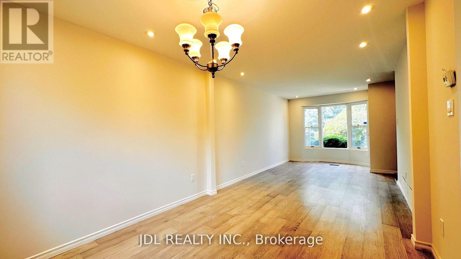 127 Huntington Park Drive, Markham, Ontario  L3T 7C8 - Photo 9 - N13737932