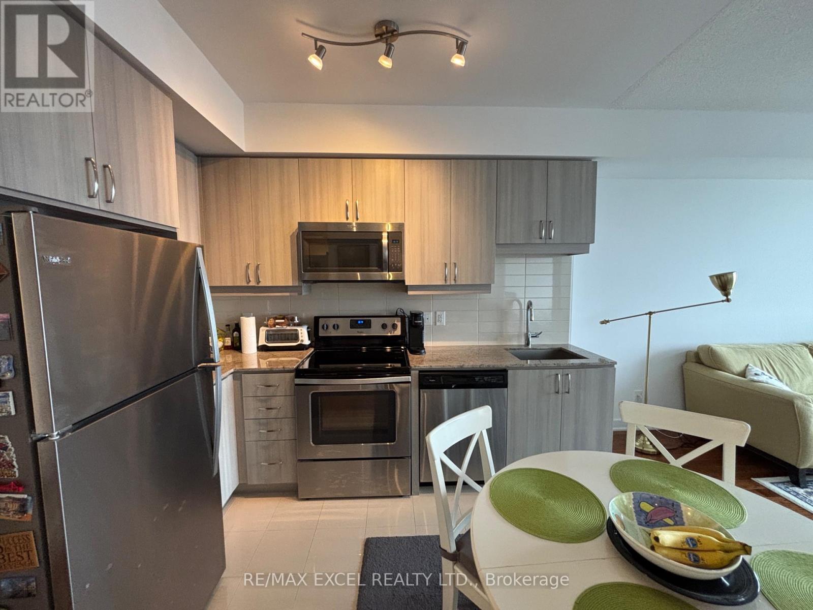 2304 - 9201 Yonge Street, Richmond Hill, Ontario  L4C 1H9 - Photo 8 - N13737960