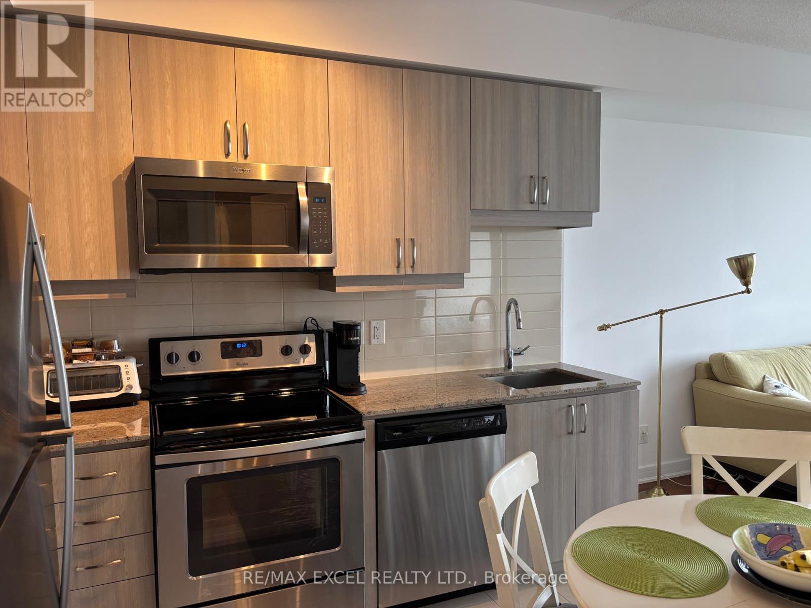 2304 - 9201 Yonge Street, Richmond Hill, Ontario  L4C 1H9 - Photo 6 - N13737992