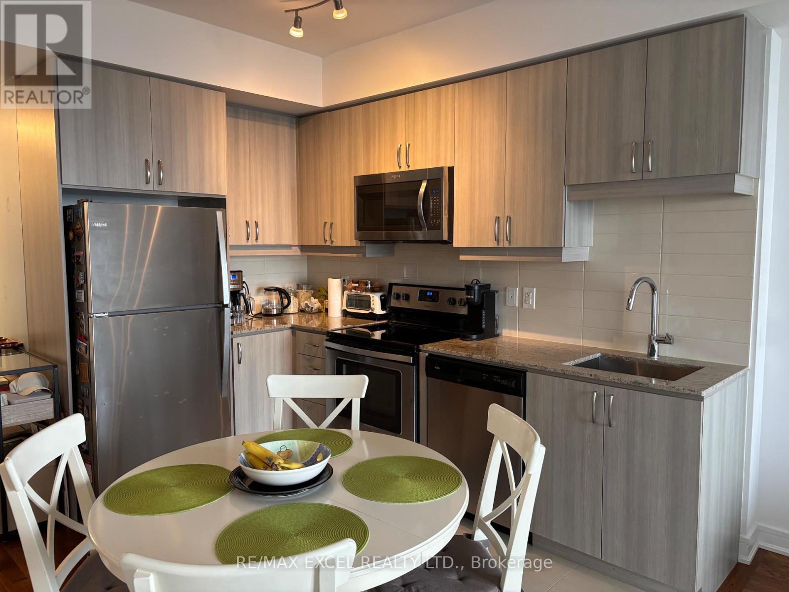 2304 - 9201 Yonge Street, Richmond Hill, Ontario  L4C 1H9 - Photo 8 - N13737992