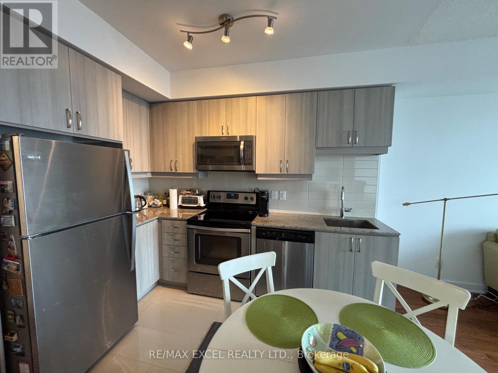 2304 - 9201 Yonge Street, Richmond Hill, Ontario  L4C 1H9 - Photo 9 - N13737992