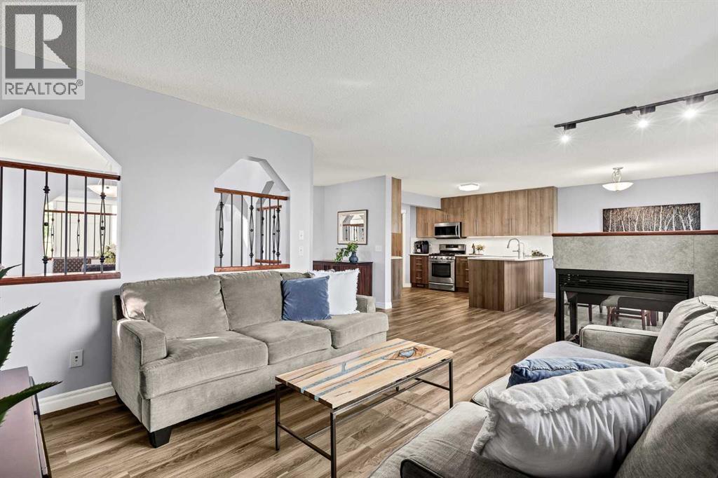 32 Valley Crest Gardens NW, Calgary, Alberta  T3B 5W8 - Photo 9 - A2338202