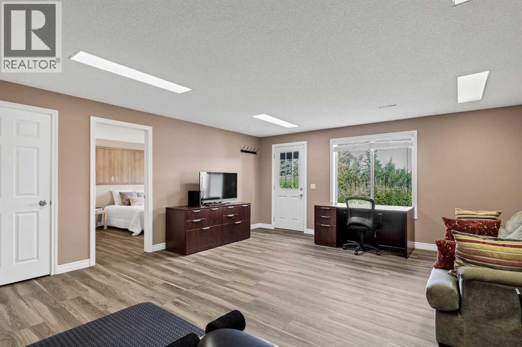32 Valley Crest Gardens NW, Calgary, Alberta  T3B 5W8 - Photo 31 - A2338202