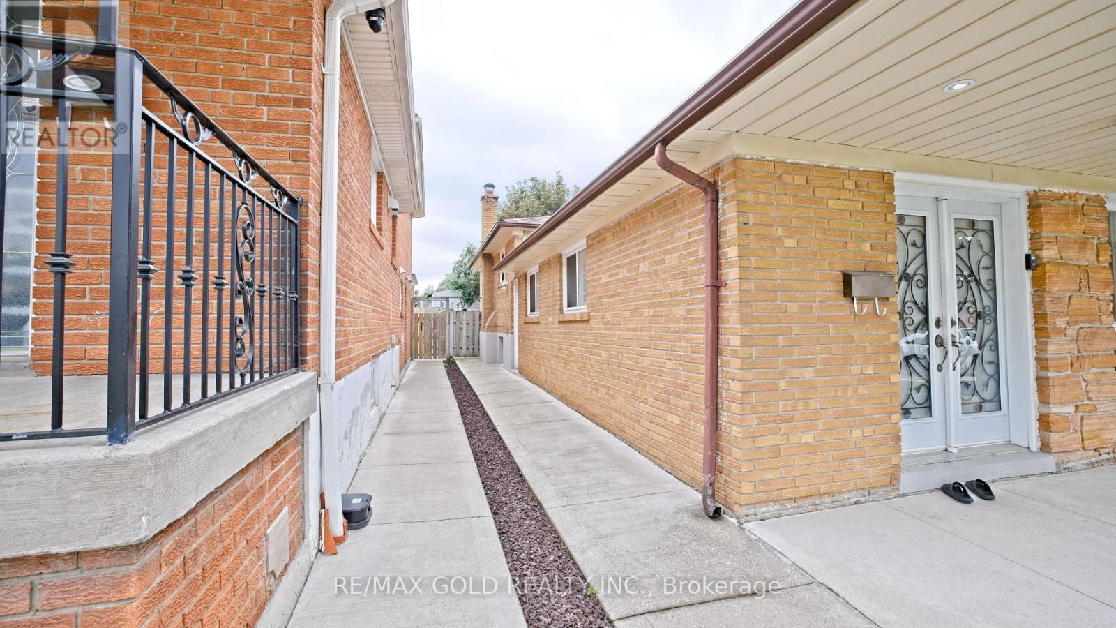 7428 Pickfair Drive, Mississauga, Ontario  L4T 2M9 - Photo 28 - W13737828