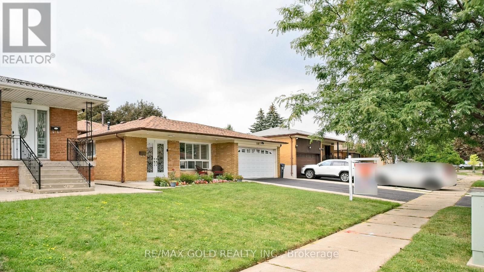 7428 Pickfair Drive, Mississauga, Ontario  L4T 2M9 - Photo 5 - W13737828