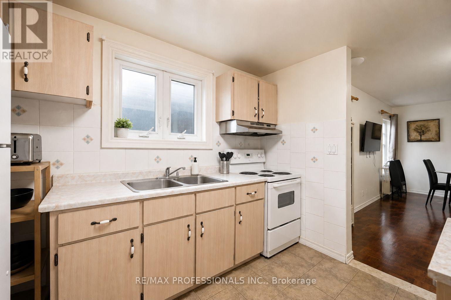 166 Caledonia Road, Toronto, Ontario  M6E 4S7 - Photo 11 - W13737862
