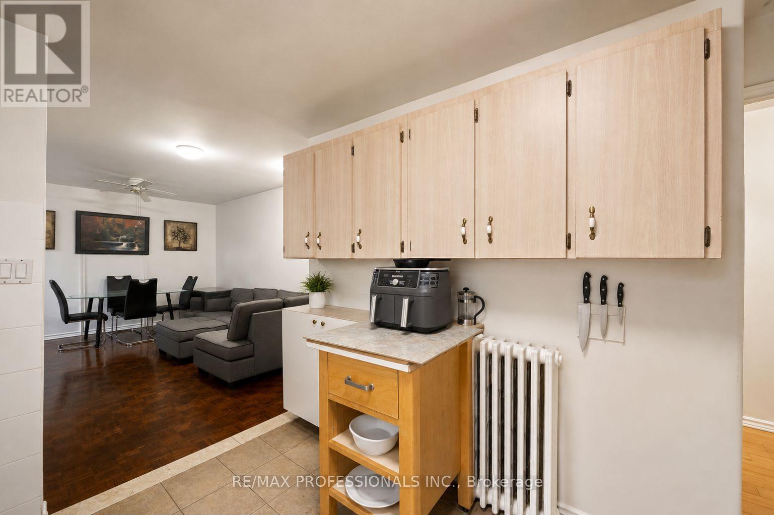 166 Caledonia Road, Toronto, Ontario  M6E 4S7 - Photo 12 - W13737862