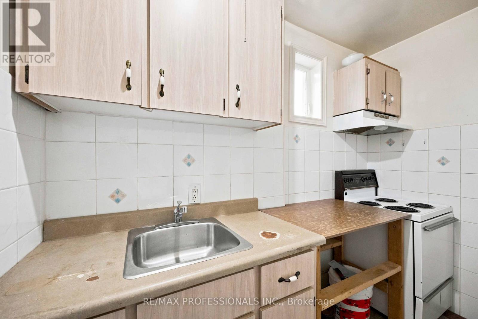 166 Caledonia Road, Toronto, Ontario  M6E 4S7 - Photo 20 - W13737862