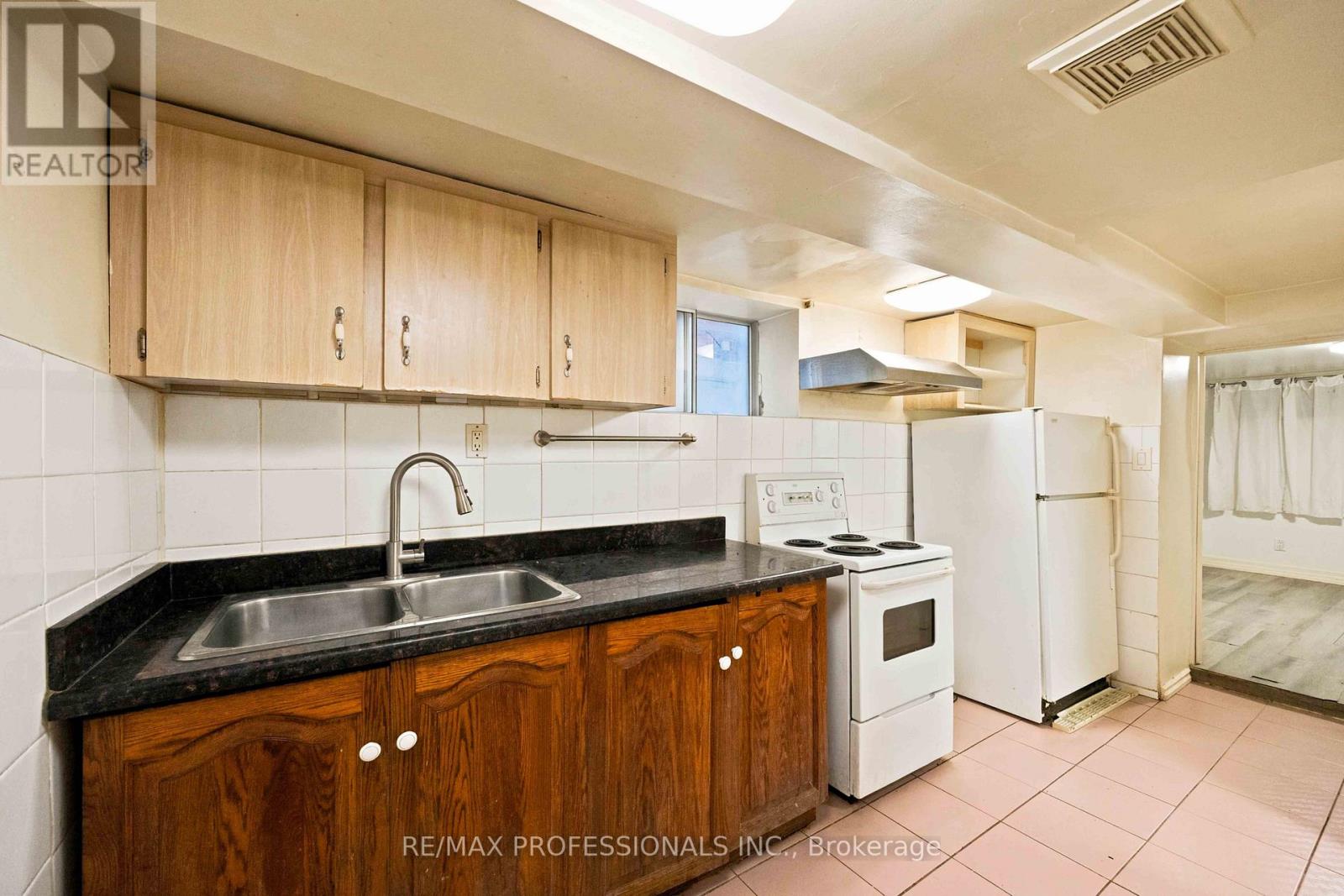 166 Caledonia Road, Toronto, Ontario  M6E 4S7 - Photo 24 - W13737862
