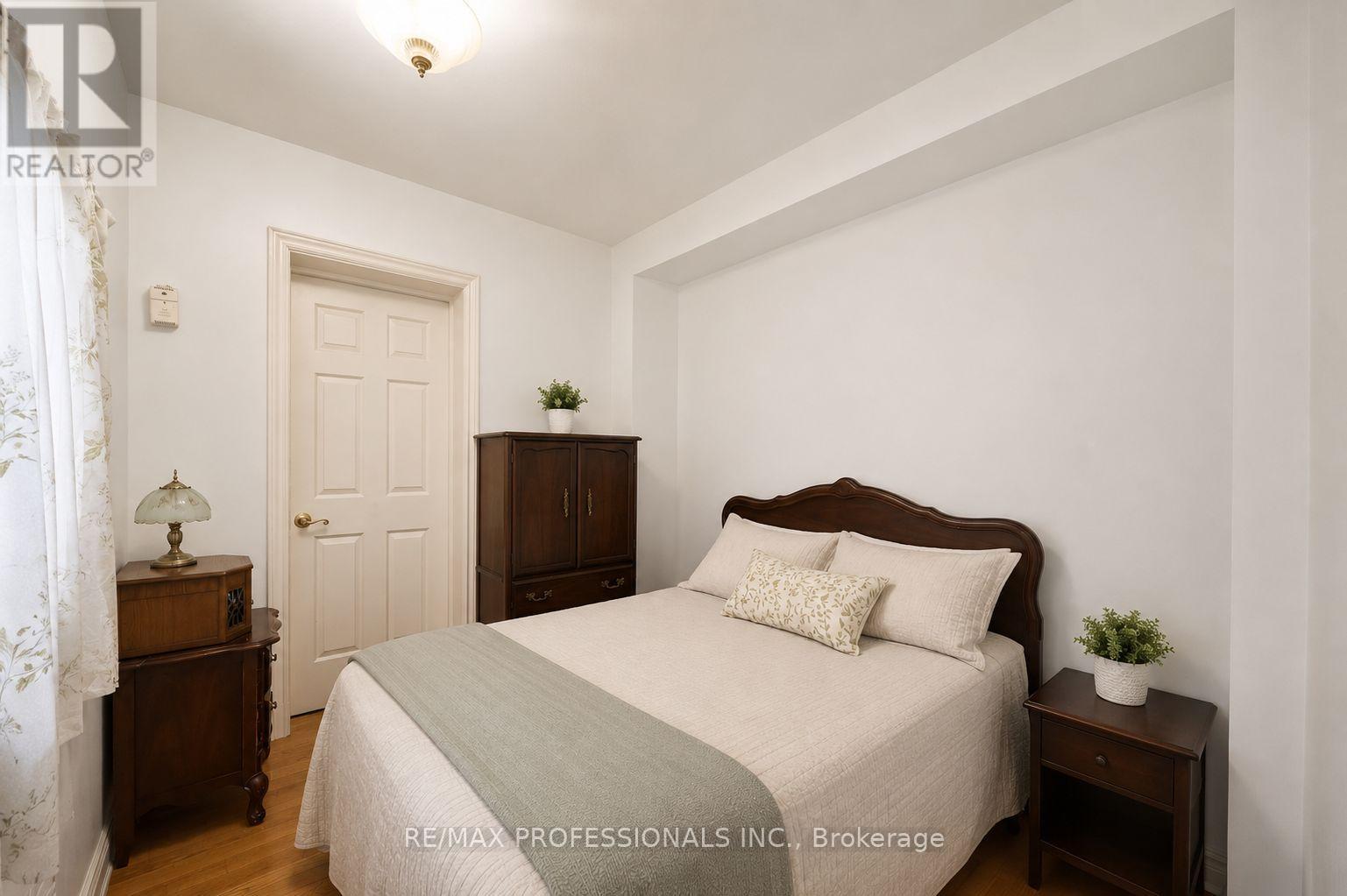 166 Caledonia Road, Toronto, Ontario  M6E 4S7 - Photo 7 - W13737862