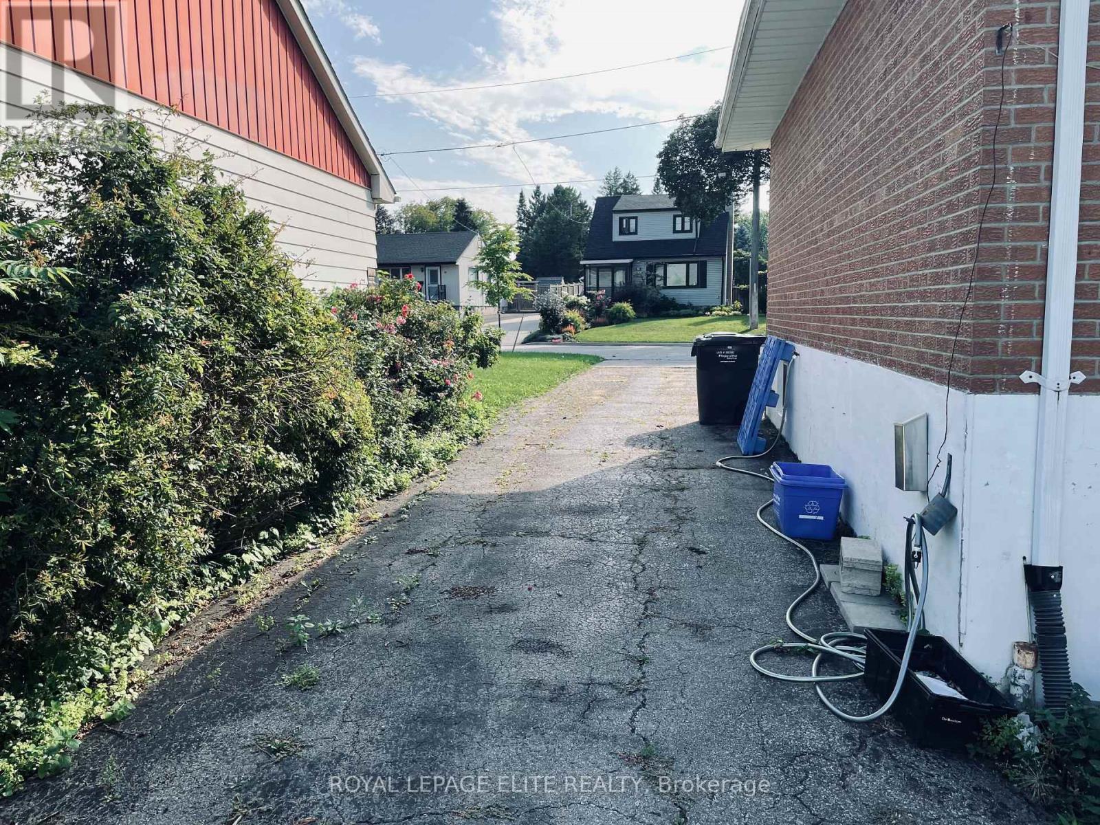 13 Joseph Street, Mississauga, Ontario  L5M 1N8 - Photo 3 - W13737884