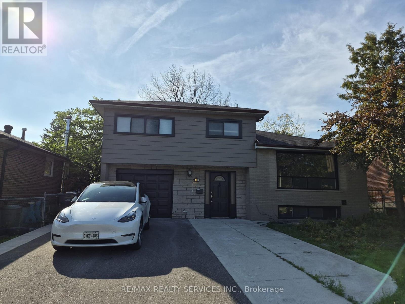 35 JERSEY AVENUE, Brampton, Ontario