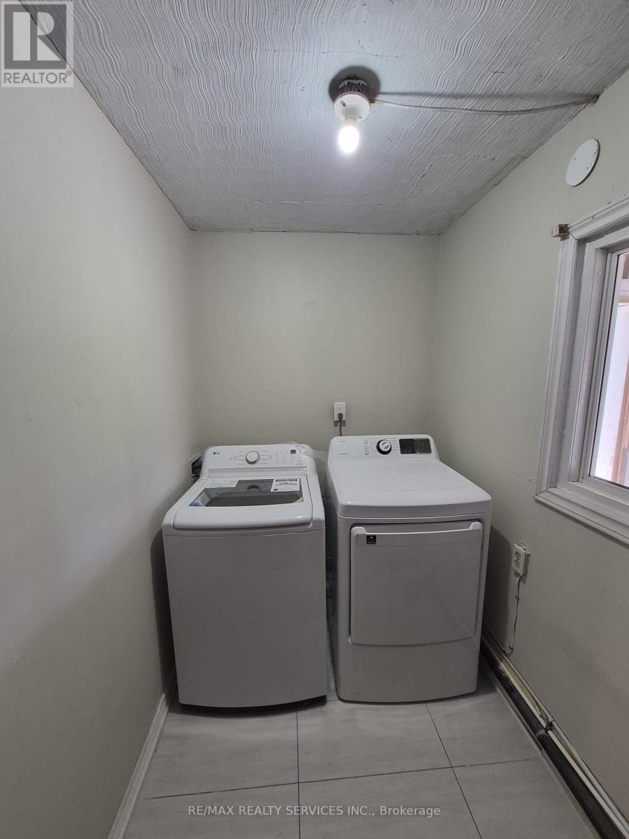 35 Jersey Avenue, Brampton, Ontario  L6W 1L5 - Photo 11 - W13737942