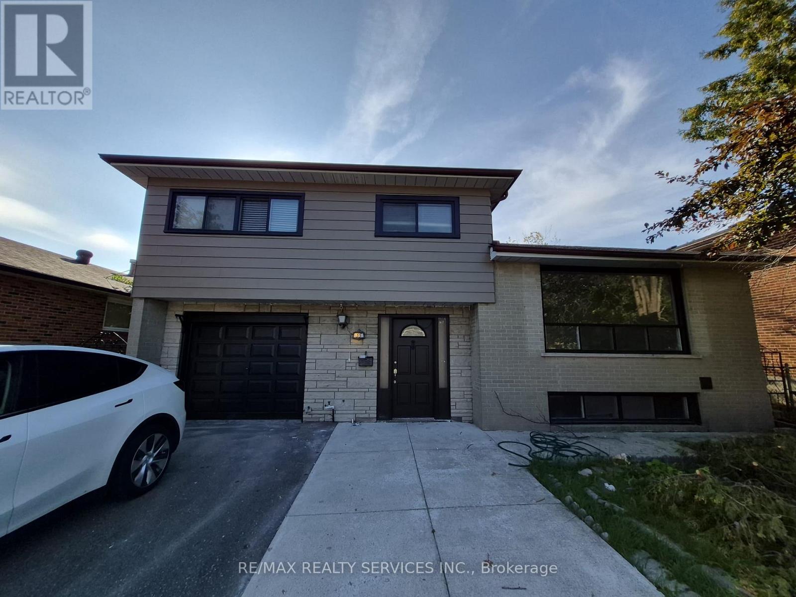 35 Jersey Avenue, Brampton, Ontario  L6W 1L5 - Photo 2 - W13737942