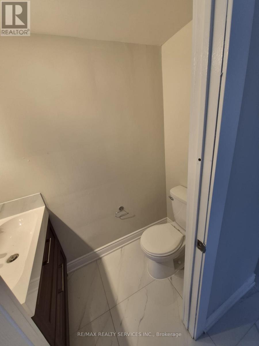 35 Jersey Avenue, Brampton, Ontario  L6W 1L5 - Photo 3 - W13737942