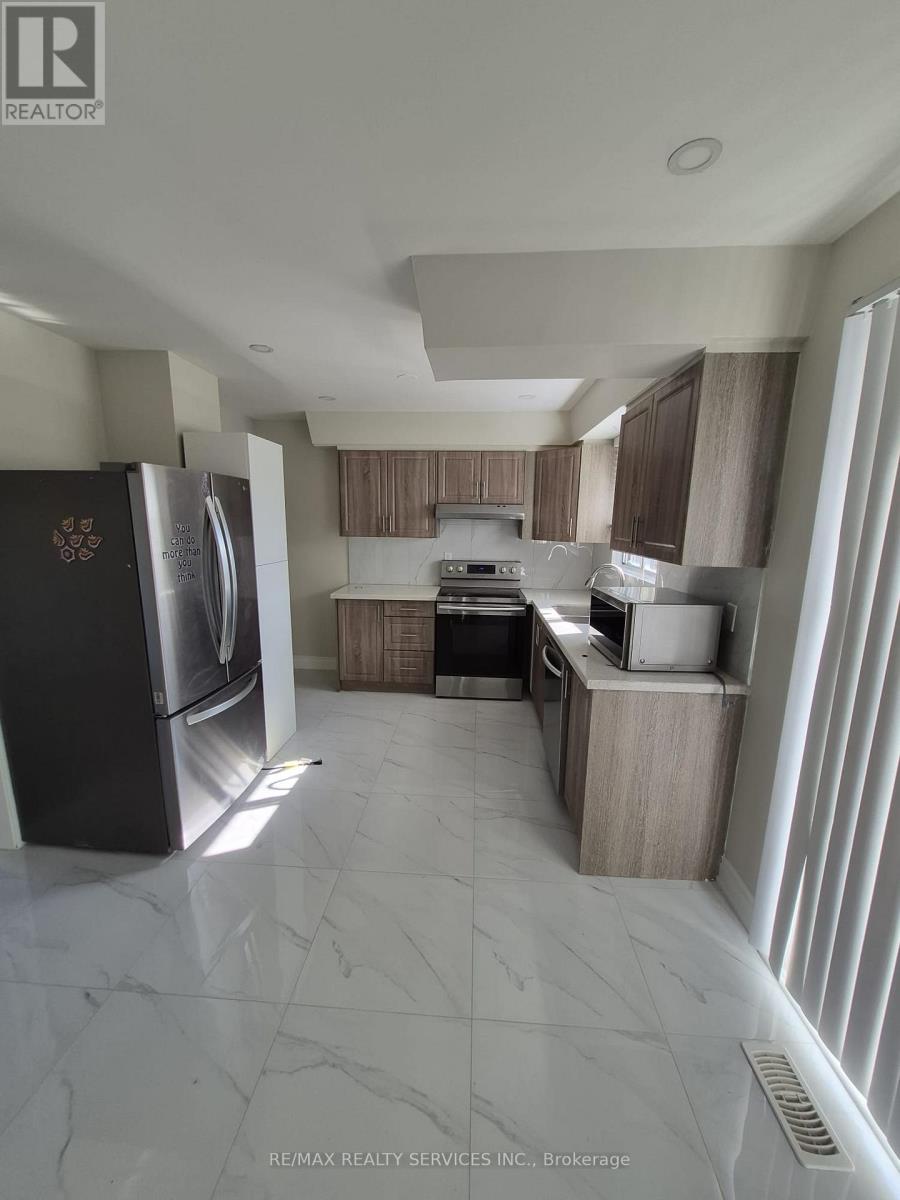35 Jersey Avenue, Brampton, Ontario  L6W 1L5 - Photo 4 - W13737942