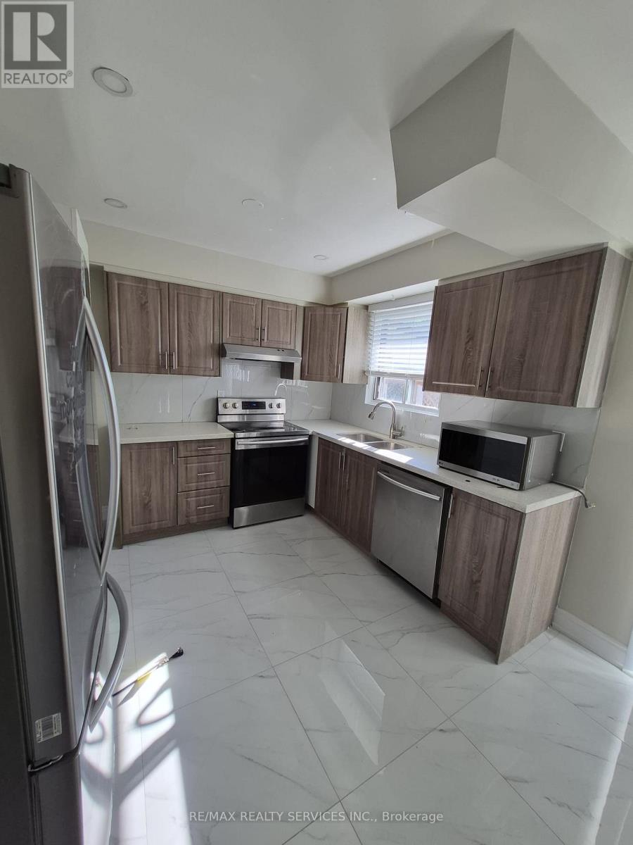 35 Jersey Avenue, Brampton, Ontario  L6W 1L5 - Photo 5 - W13737942