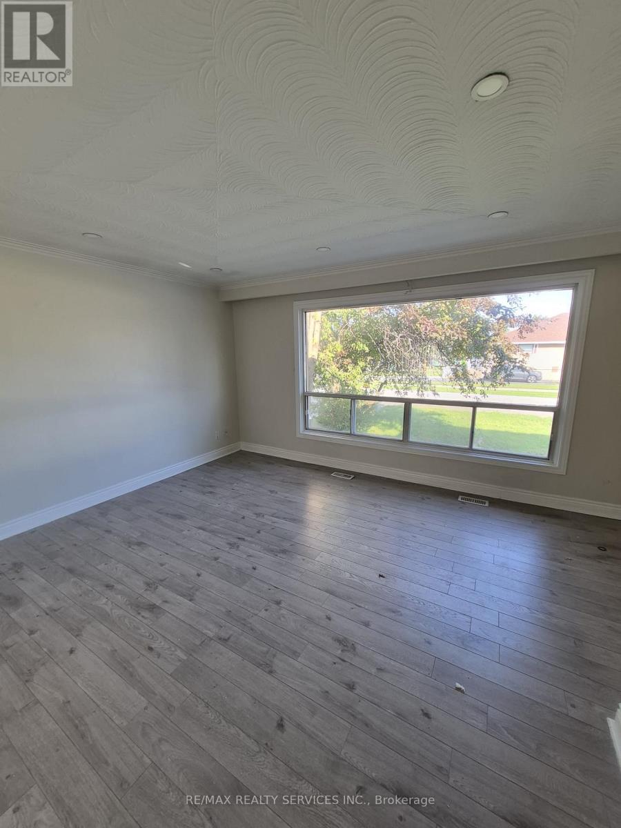 35 Jersey Avenue, Brampton, Ontario  L6W 1L5 - Photo 6 - W13737942