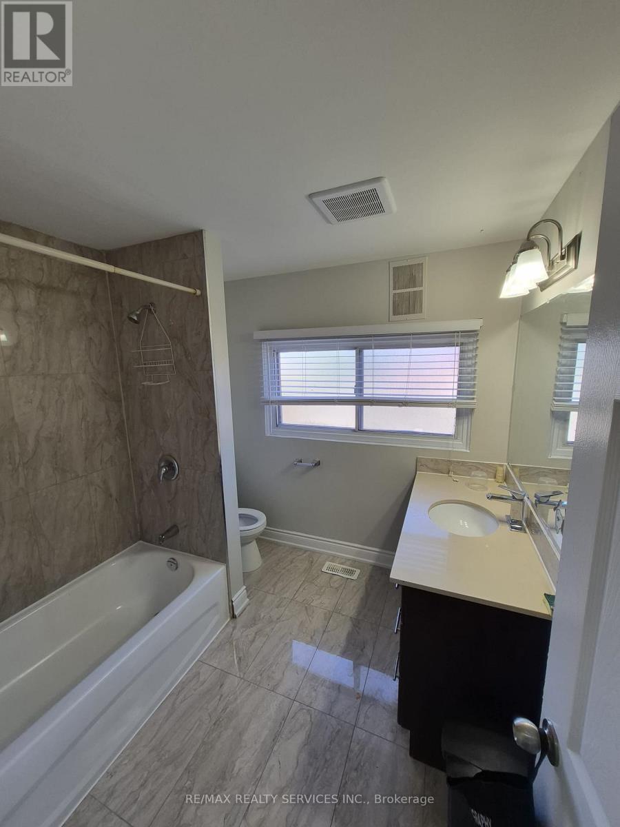 35 Jersey Avenue, Brampton, Ontario  L6W 1L5 - Photo 9 - W13737942