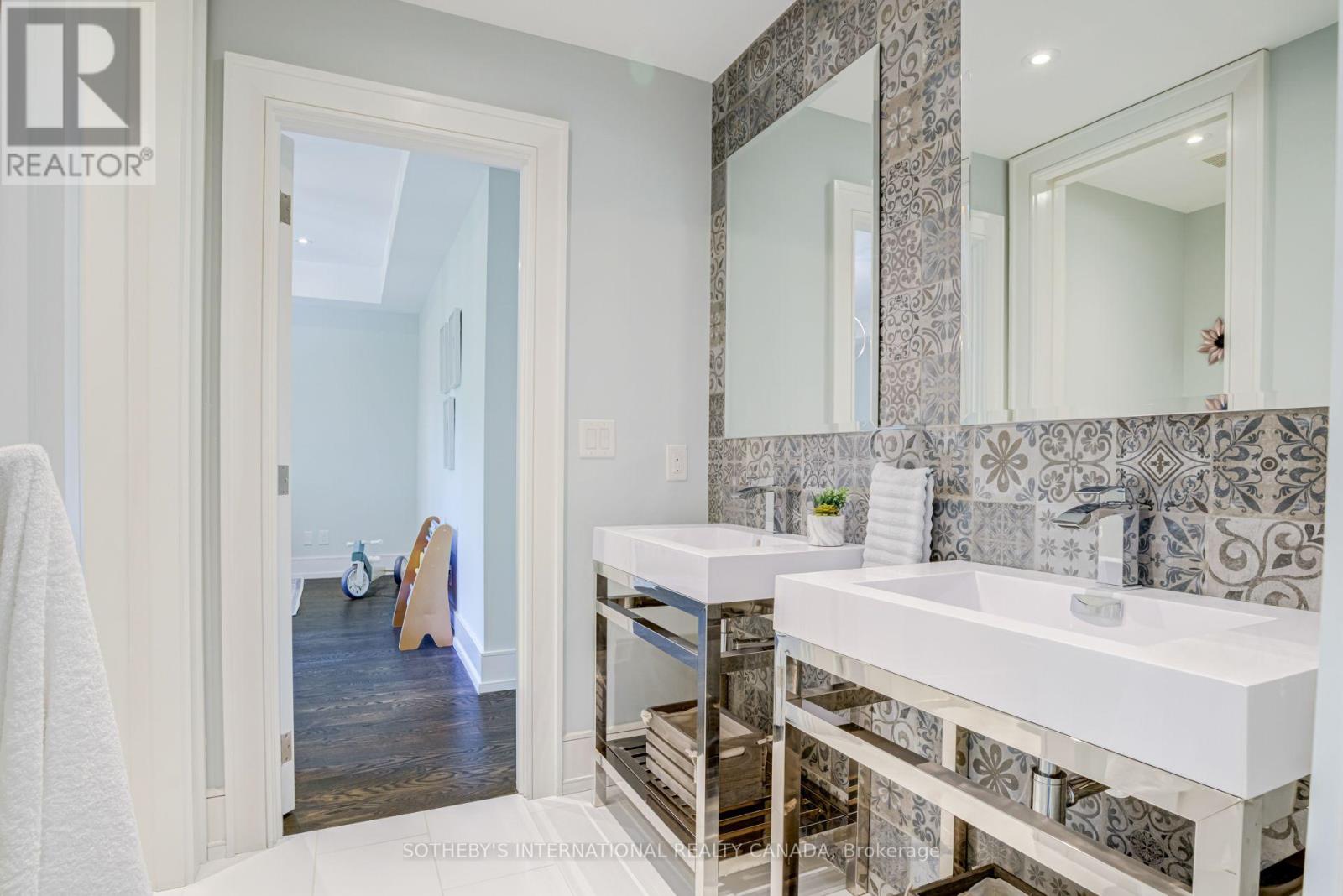 29 Oakwood Avenue, Mississauga, Ontario  L5G 3L2 - Photo 24 - W13737968