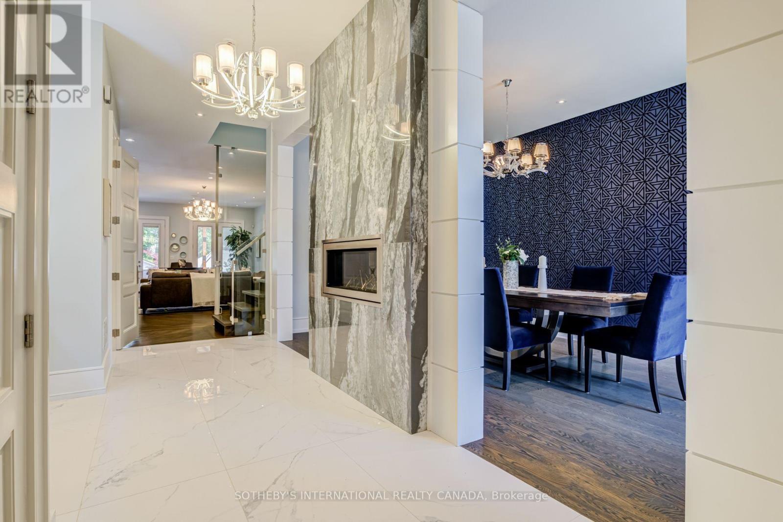 29 Oakwood Avenue, Mississauga, Ontario  L5G 3L2 - Photo 3 - W13737968