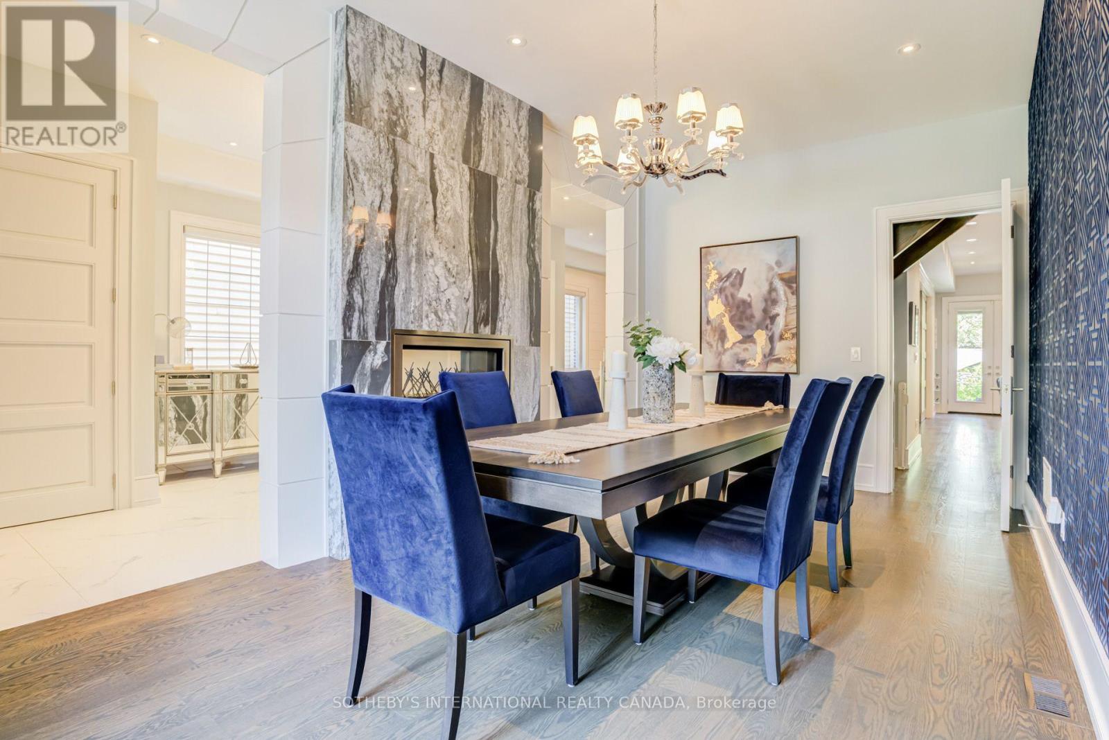 29 Oakwood Avenue, Mississauga, Ontario  L5G 3L2 - Photo 4 - W13737968