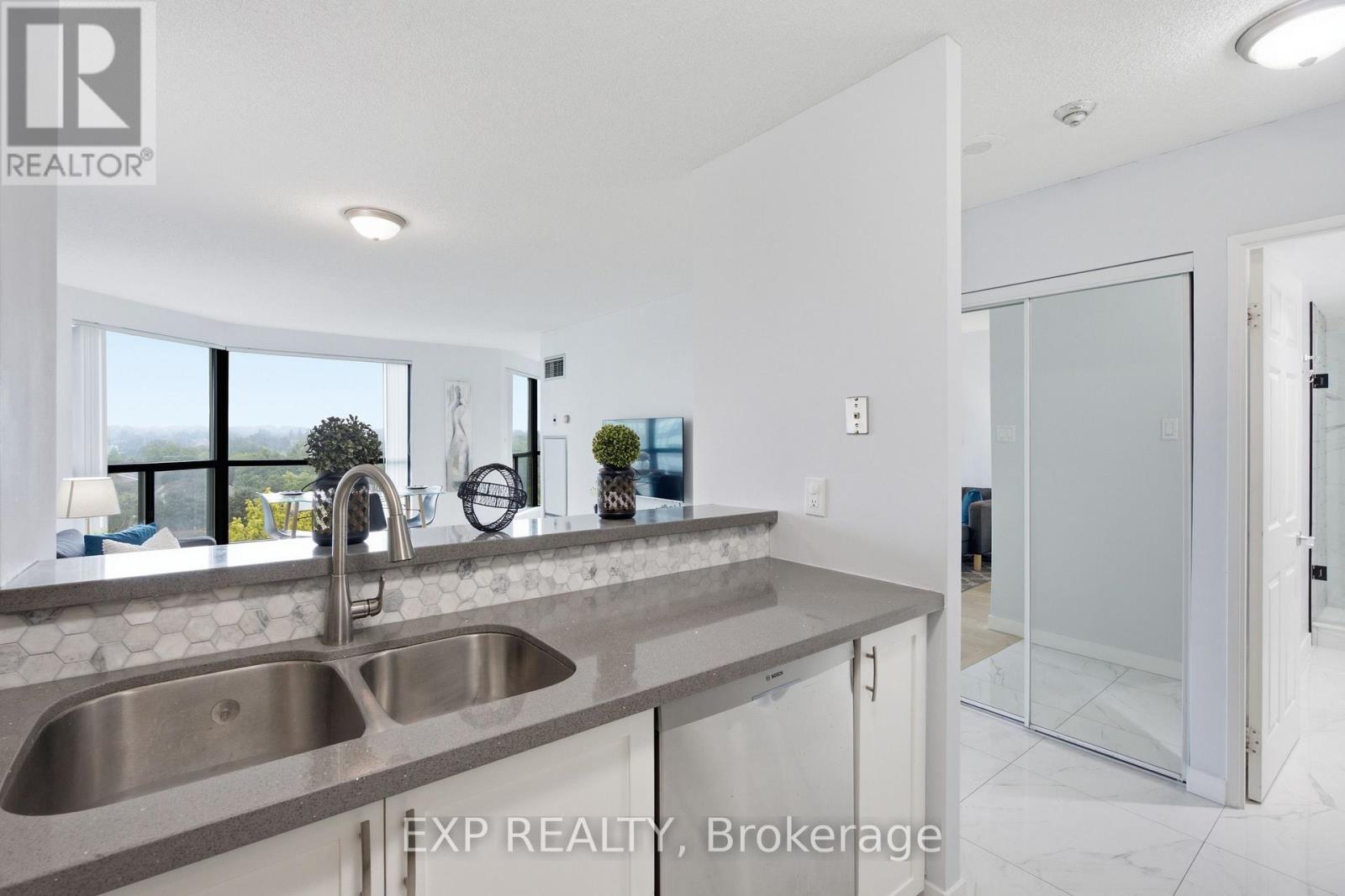 1005 - 2155 Burnhamthorpe Road W, Mississauga, Ontario  L5L 5P4 - Photo 10 - W13738010