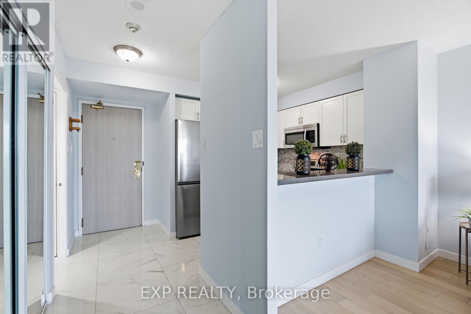 1005 - 2155 Burnhamthorpe Road W, Mississauga, Ontario  L5L 5P4 - Photo 12 - W13738010