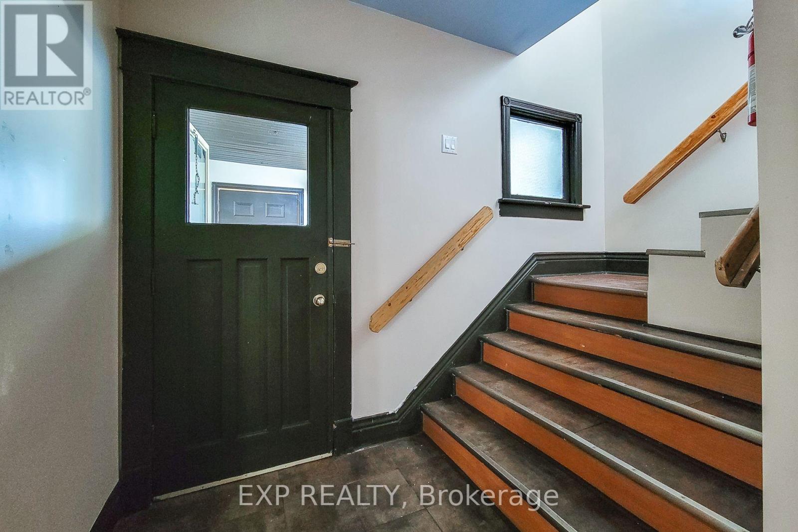 Upper - 6133 Prospect Street, Niagara Falls, Ontario  L2G 1G9 - Photo 2 - X13737820