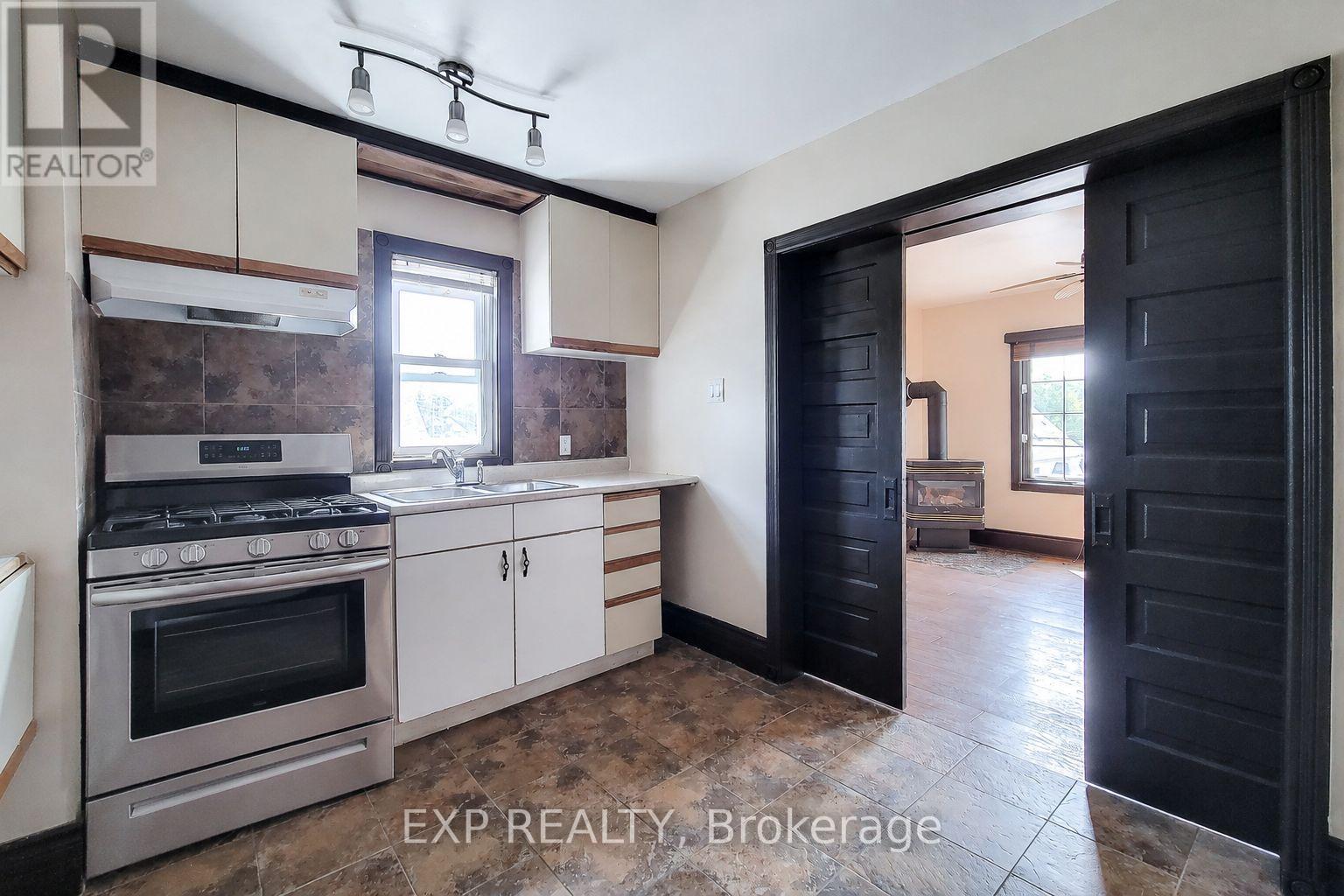 Upper - 6133 Prospect Street, Niagara Falls, Ontario  L2G 1G9 - Photo 8 - X13737820