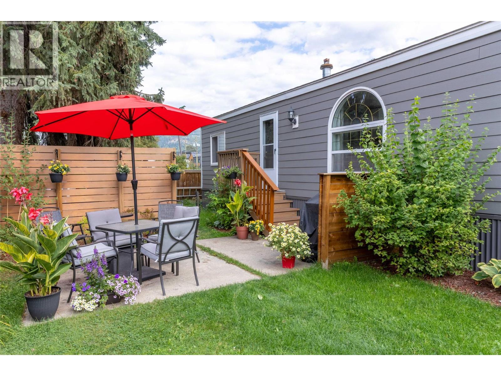 606 Edward Street Unit# 11, Revelstoke, British Columbia  V0E 2S0 - Photo 2 - 10399031
