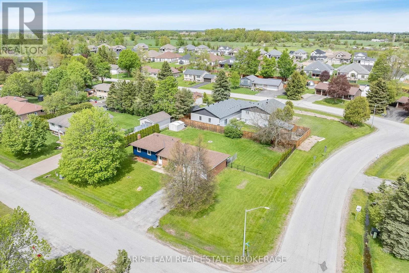 201 Parkside Crescent, Innisfil, Ontario  L9S 1G2 - Photo 2 - N13659462