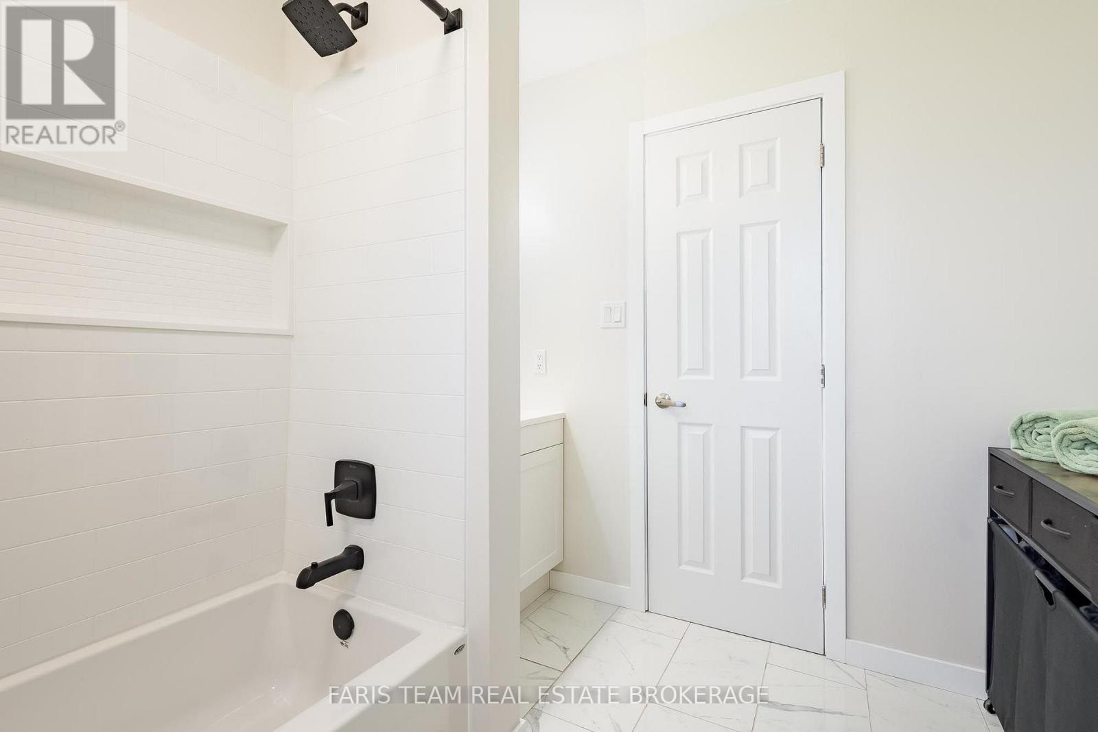 201 Parkside Crescent, Innisfil, Ontario  L9S 1G2 - Photo 17 - N13659462