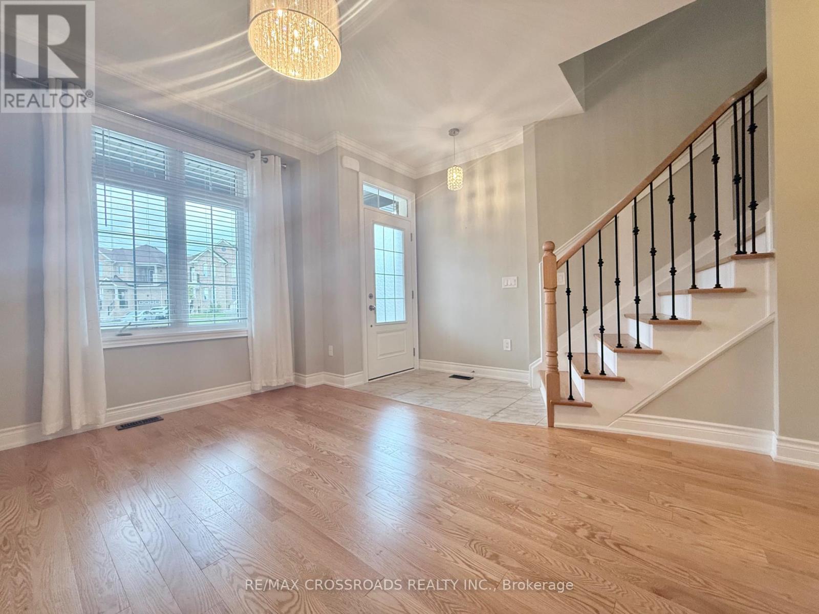 347 Luck Court, Newmarket, Ontario  L3X 0J5 - Photo 2 - N13734264