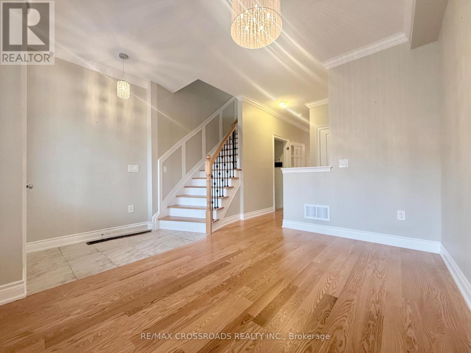 347 Luck Court, Newmarket, Ontario  L3X 0J5 - Photo 5 - N13734264